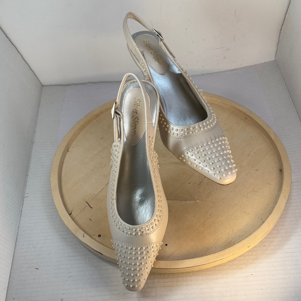 Silver Slippers Cream Pearl Studded Slingback Sz 8.5